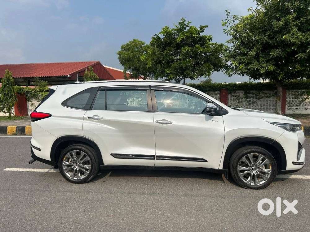 Toyota Innova Hycross 2.0 Zx Hybrid 7 Str, 2025, Petrol