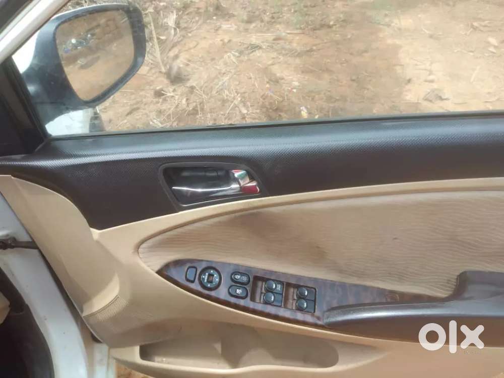 Hyundai Verna 2012
