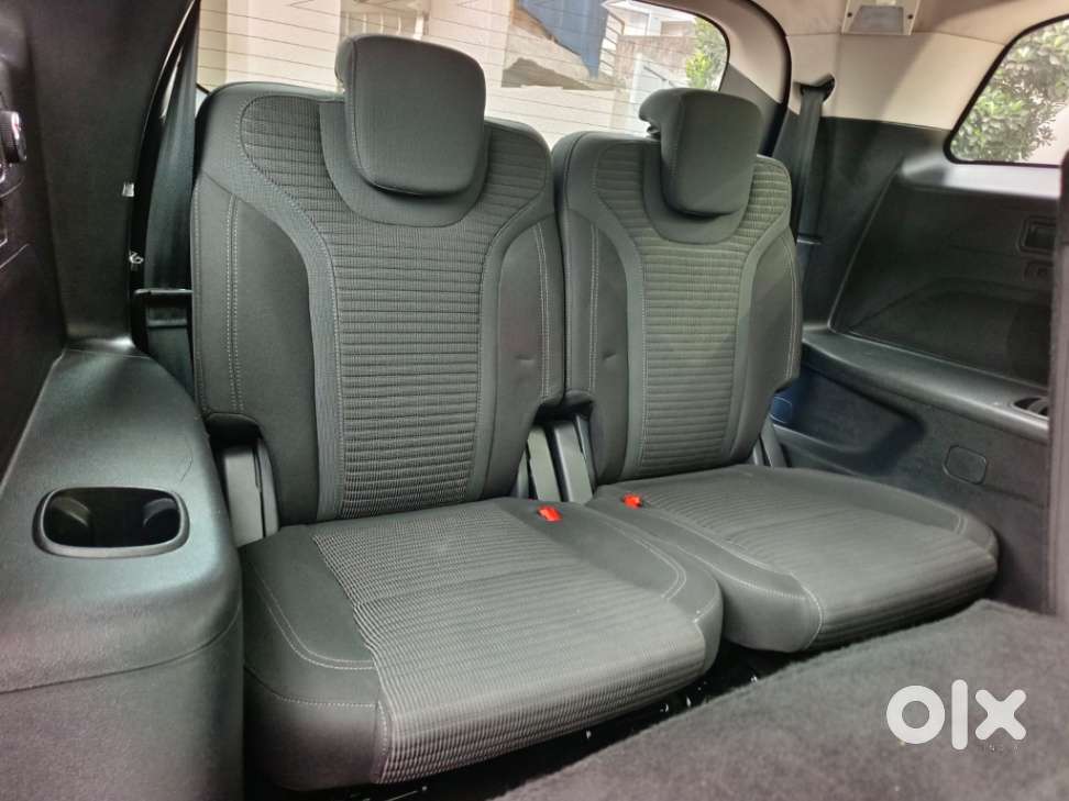 Mahindra Xuv700 2.0 Ax 5 Petrol Mt 7 Str, 2022, Petrol