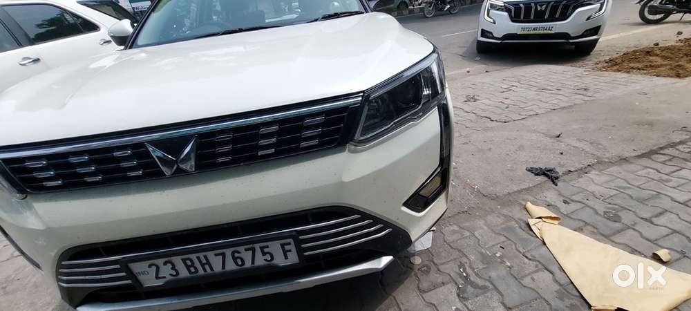 Mahindra Xuv300 2023 Petrol Well Maintained