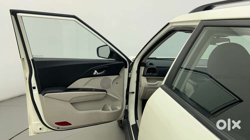Mahindra Xuv300 W8 Amt Optional Diesel, 2022, Petrol