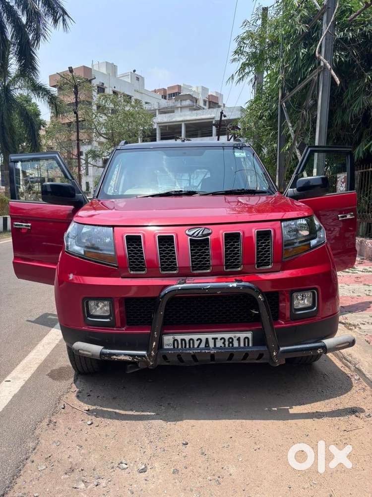 Top Model Automatic Dual Tone Mahindra Tuv300