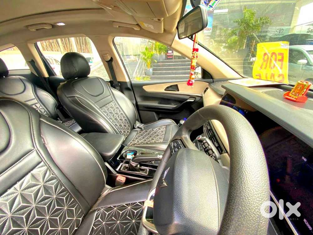 Mahindra Xuv700 2.2 Ax 5 Diesel At 7 Str, 2022, Diesel