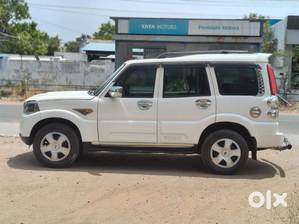 Mahindra Scorpio S6 Plus 2016