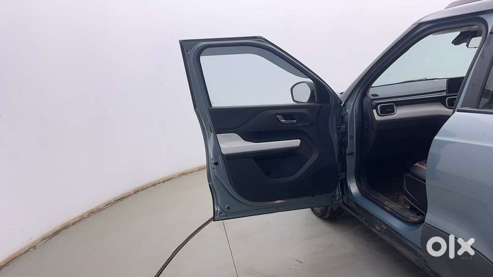 Tata Punch 1.2 Revotron Creative Amt Dual Tone, 2023, Petrol