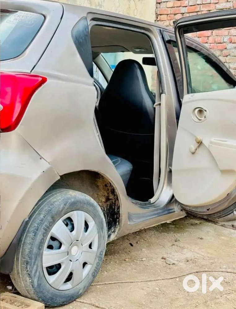 Gadi Ek Dm Ok H Sath Me Led,back Camra H Koi Kmi Nhi H