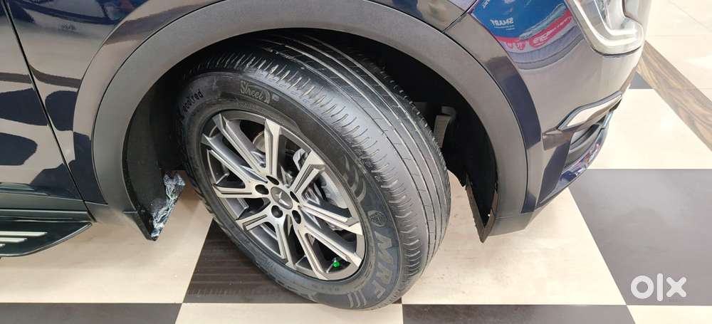 Mahindra Xuv700 2.0 Ax 7 Petrol At Str, 2023, Petrol