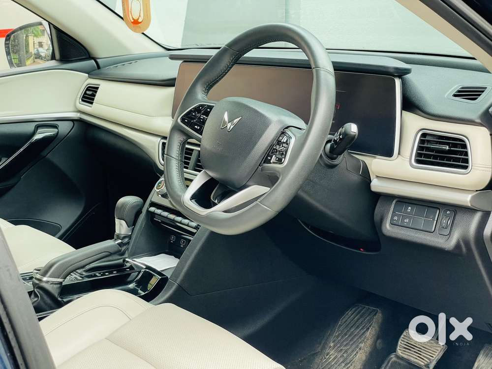 Mahindra Xuv700 2.2 Ax 7 Diesel At Str, 2023, Diesel
