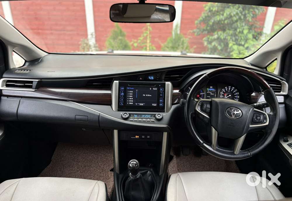 Toyota Innova Crysta 2.4 V, 2017, Diesel