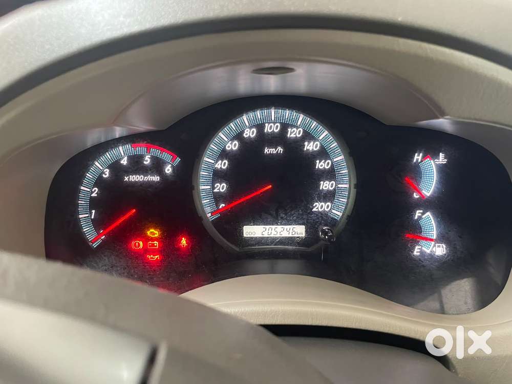Toyota Innova 2.5 V 7seater Crysta Edition, 2014, Diesel
