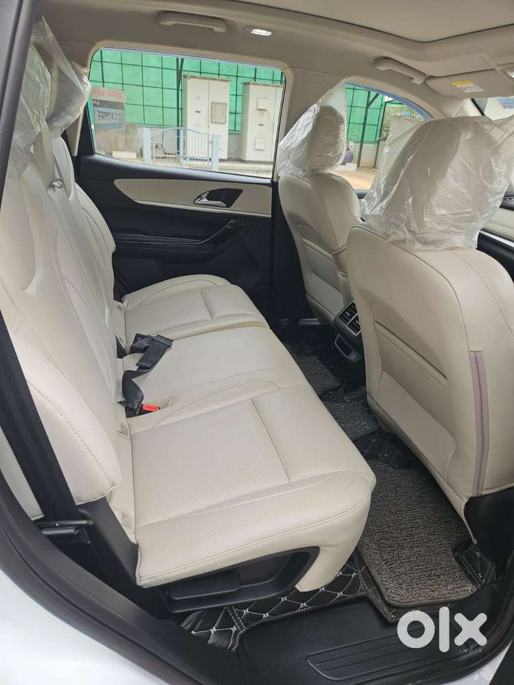 Mahindra Xuv700 2.2 Ax 7 Diesel Mt Luxury Pack Str, 2025, Diesel