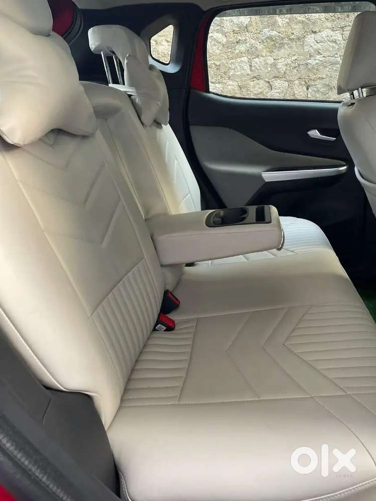 Nissan Magnite 2023 Petrol Top Model ,running - 9000