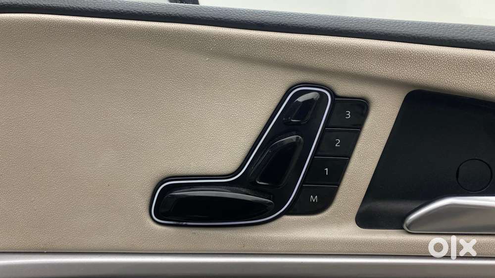 Mahindra Xuv700 2.0 Ax 7 Petrol At Str, 2022, Petrol
