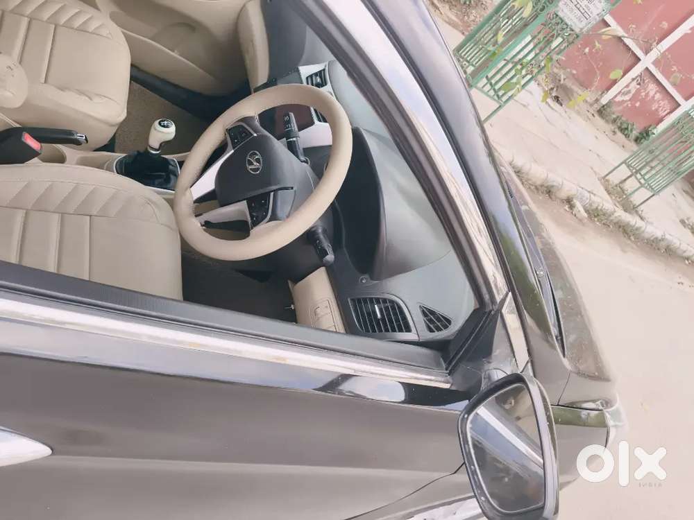 Hyundai Verna Full Black Avon Condition Amplifier Woofer Hooter Lcd