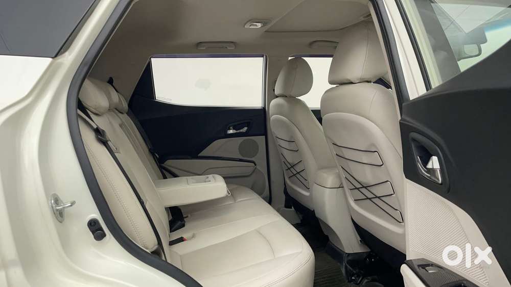 Mahindra Xuv300 W8 (o) 1.5 Diesel Amt, 2022, Diesel