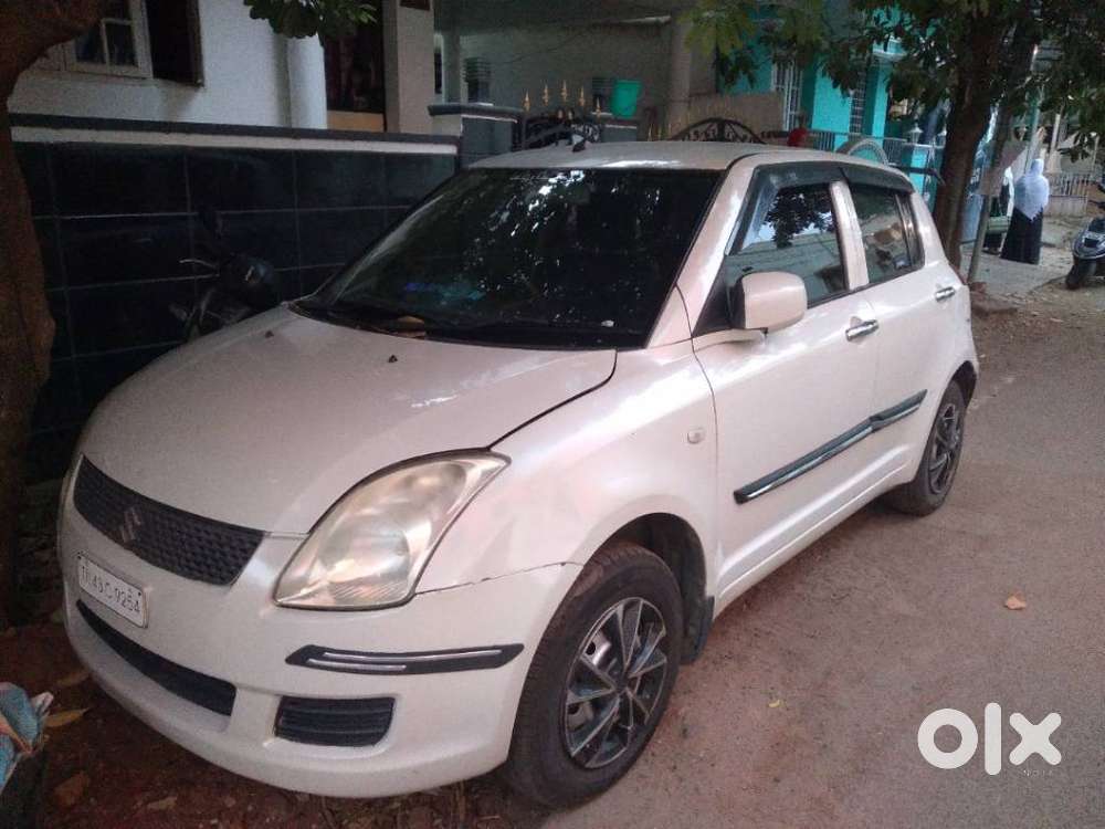 Maruti Suzuki Swift Lxi Bsiv, 2010, Petrol
