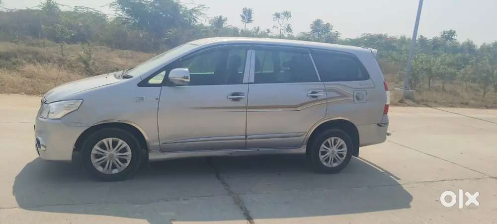 Toyota Innova 2015