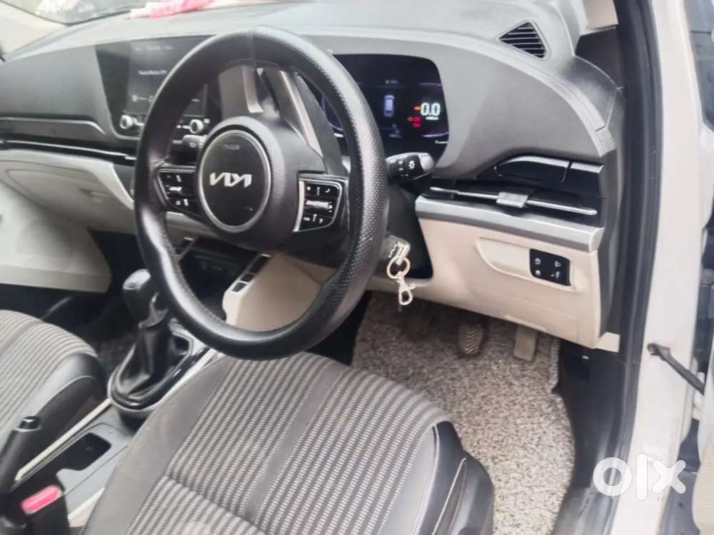 Kia Carens 2023 Petrol 7-seater