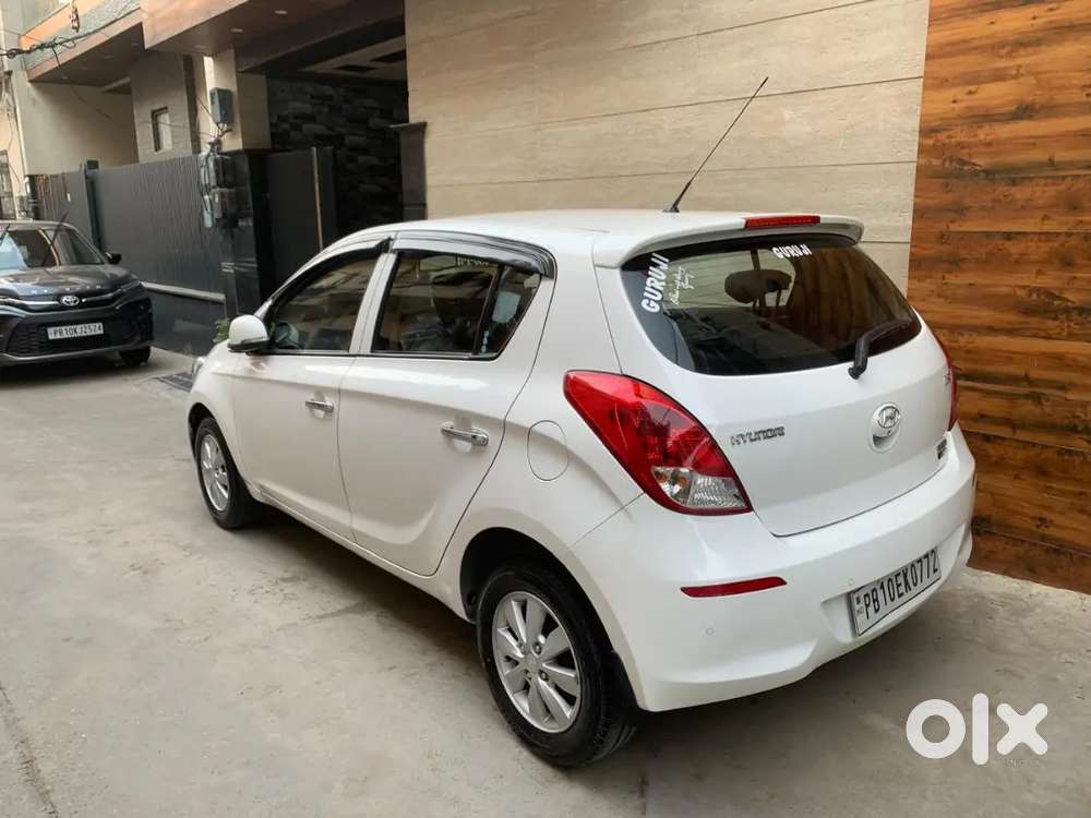 Only 32000 Kms Run I20 Top Model Asta Push Button Personal Car With Ne