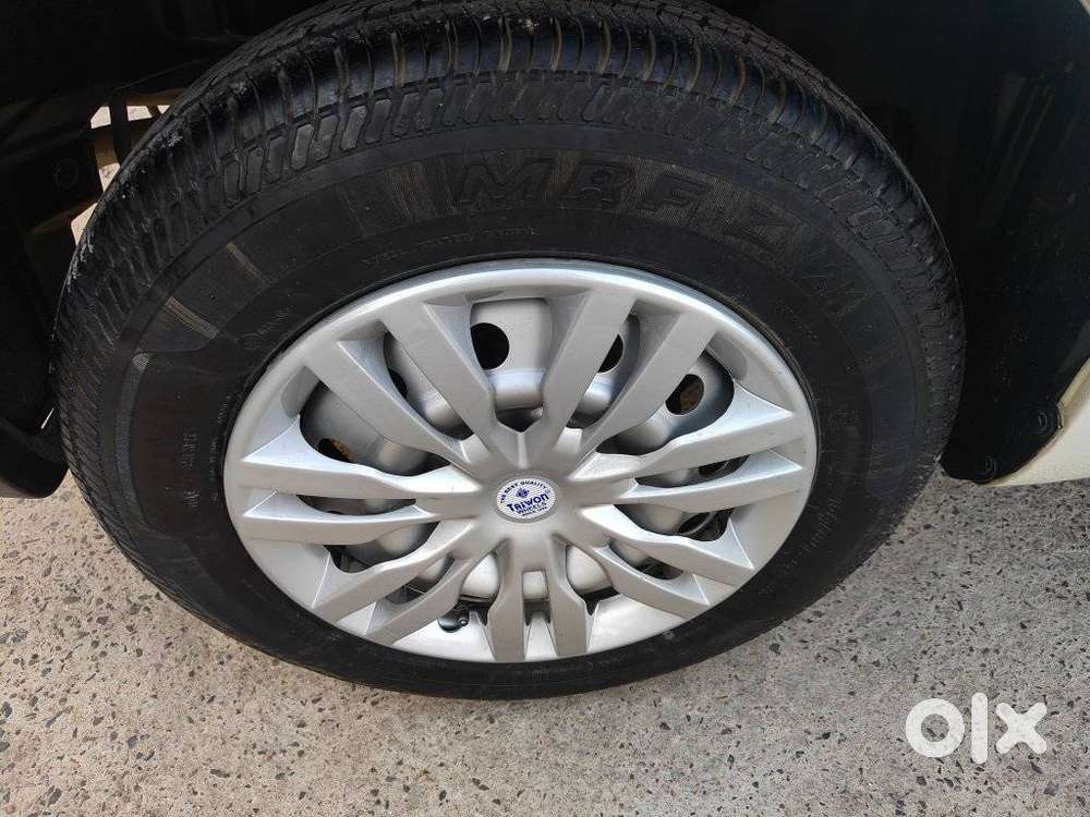 Maruti Suzuki Swift Dzire Lxi Option, 2016, Petrol