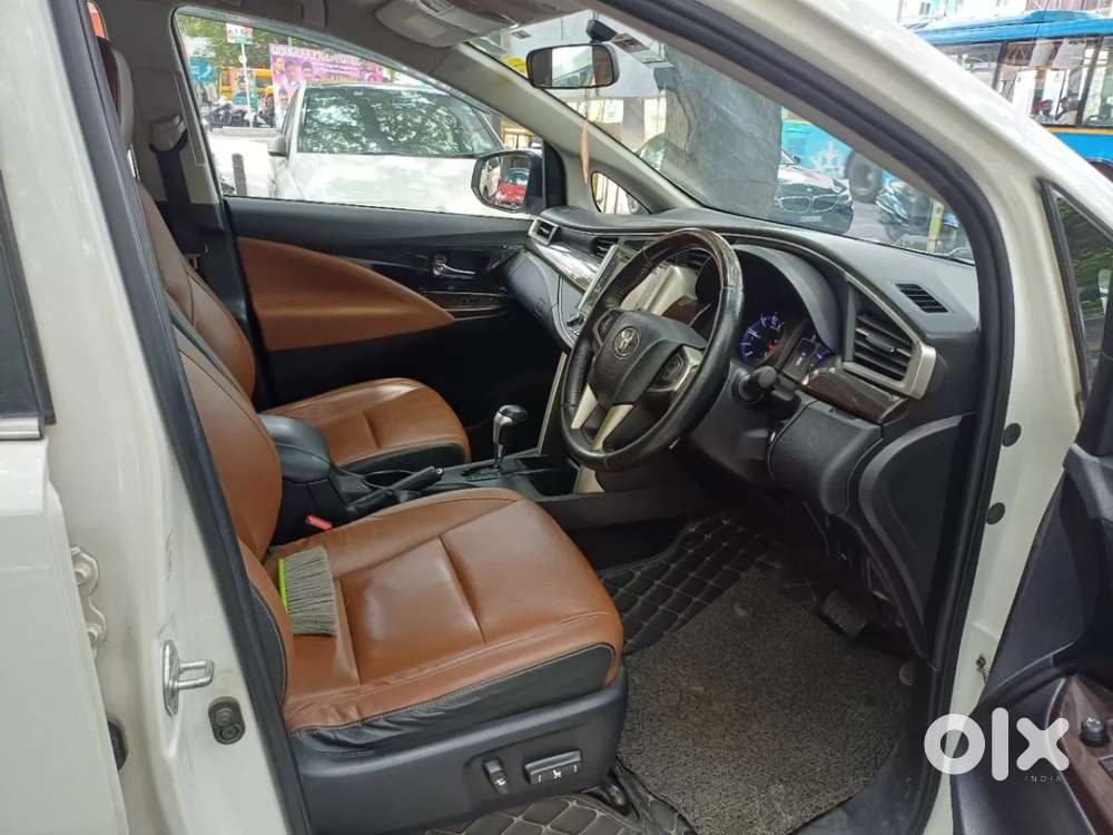 Toyota Innova Crysta 2.8 Zx At 7 Seater, 2017, Diesel