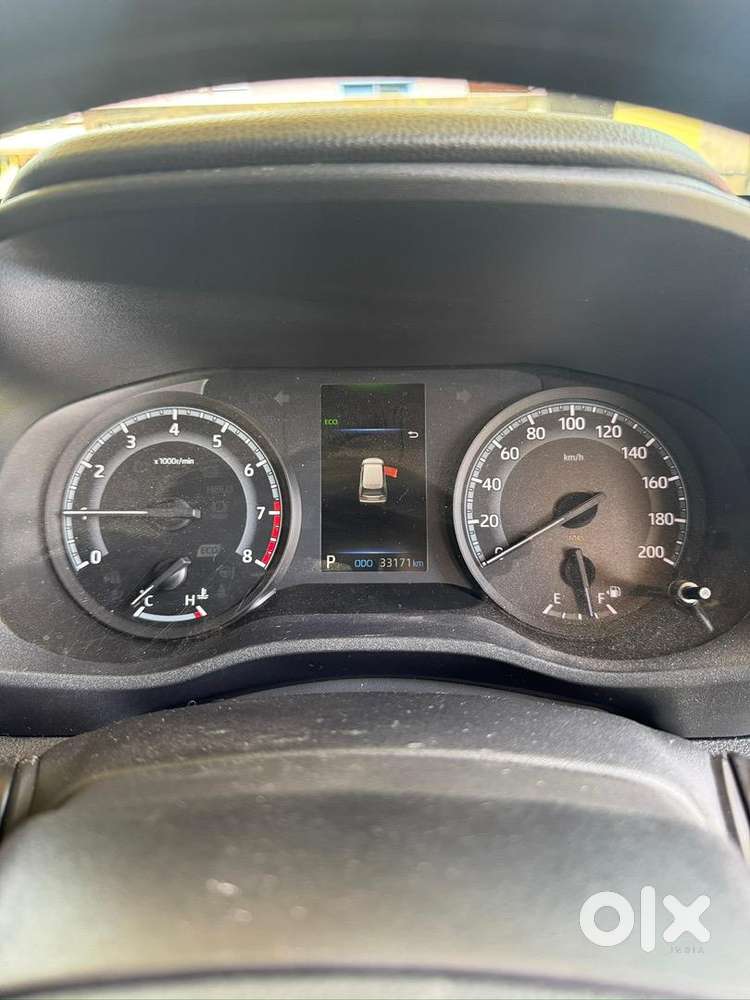 Toyota Innova Hycross Petrol Well Maintained