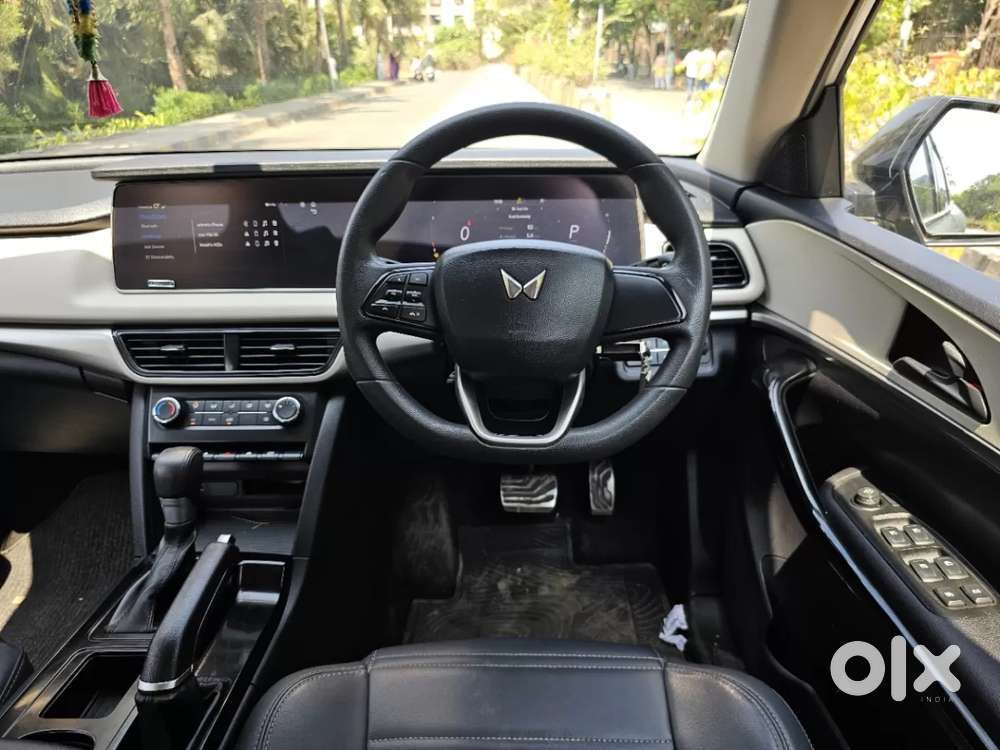 Mahindra Xuv700 2.0 Ax 5 Petrol At Str, 2022, Petrol