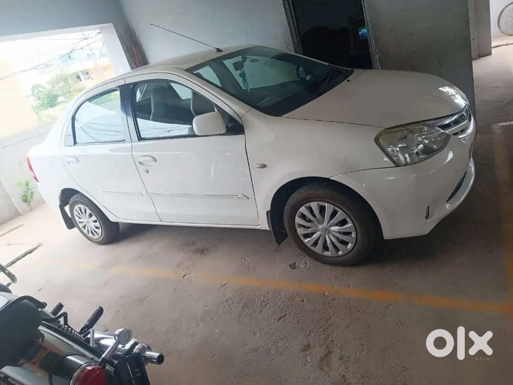 Toyota Etios [2010-2012] Petrol