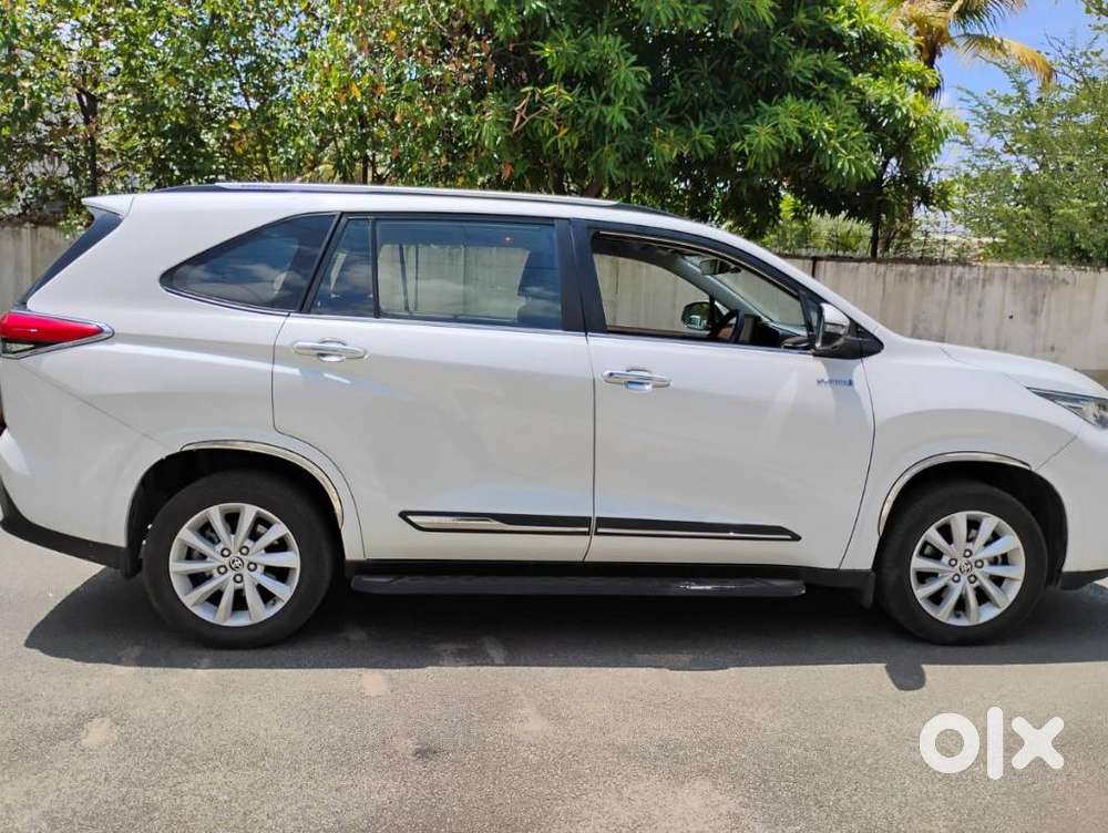 Toyota Innova Hycross 2.0 VX Hybrid 7 STR, 2023, Petrol