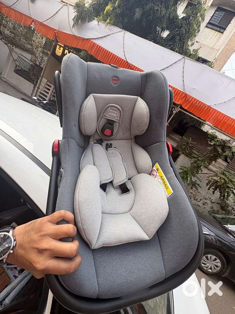 baby car seater in new condition