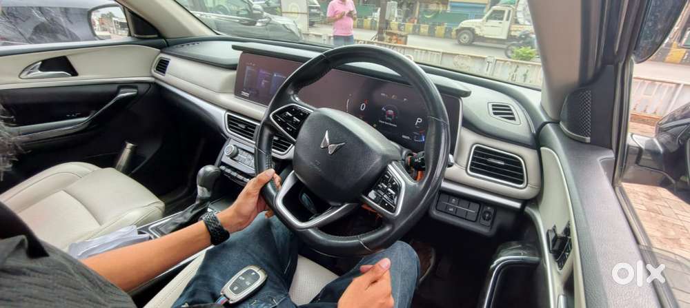 Mahindra Xuv700 Ax7l 6 Str At, 2022, Diesel