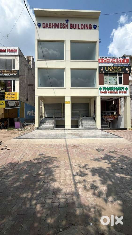 Show Room For Rent