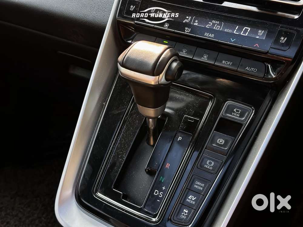 Toyota Innova Hycross 2.0 Zx Hybrid 7 Str, 2024, Petrol