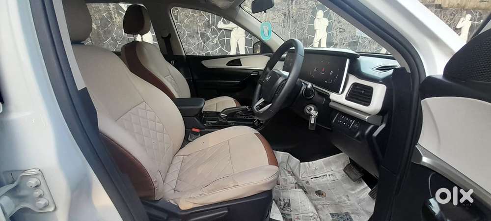 Mahindra Xuv700 2.0 Ax 5 Petrol At Str, 2022, Petrol