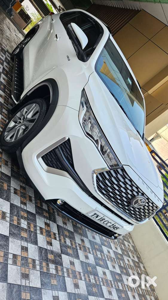 Toyota Innova Hycross 2.0 Zx (o) Hybrid 7 Str, 2025, Petrol