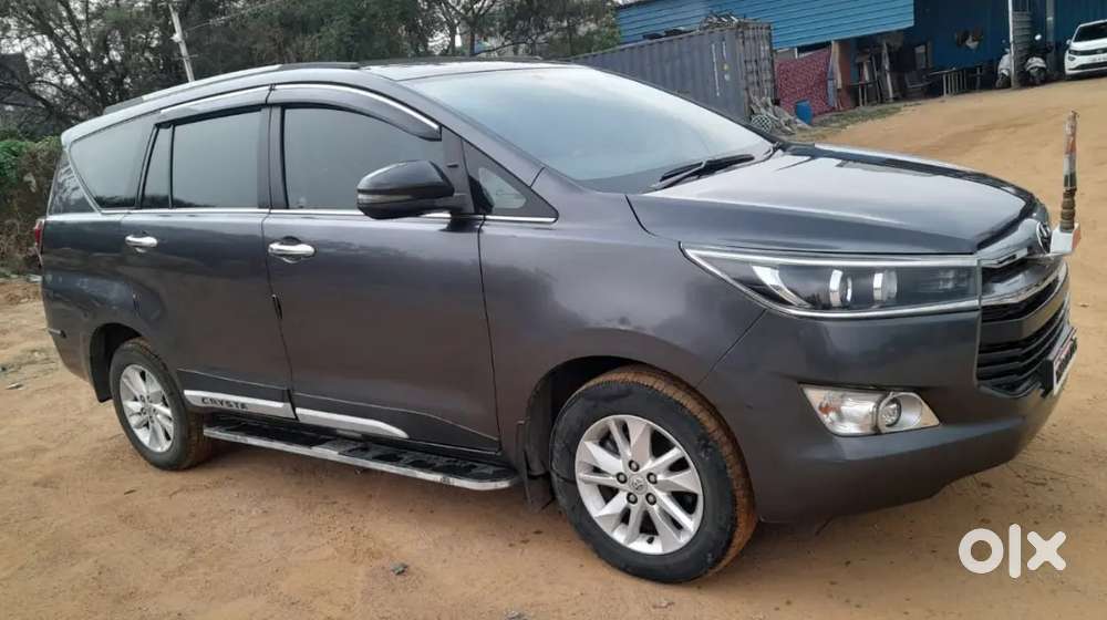 Innova Crysta V-8seater In Perfect Condition