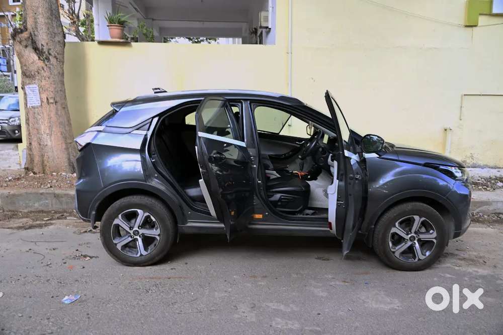Tata Nexon 2023 Petrol Plus Sunroof Xza + S Top Spec