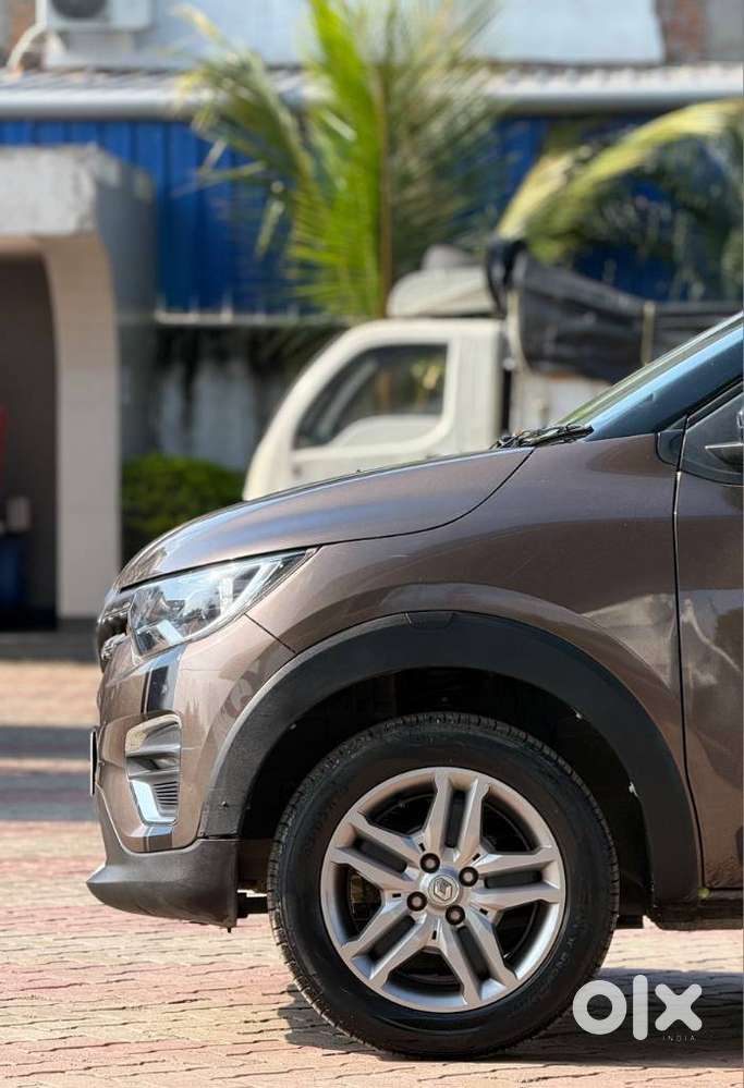 Renault Triber Rxz, 2022, Petrol