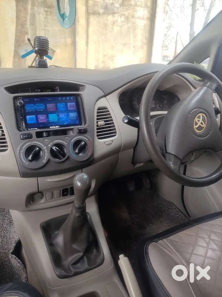 Toyota Innova 2011 Diesel 302000 Km Driven