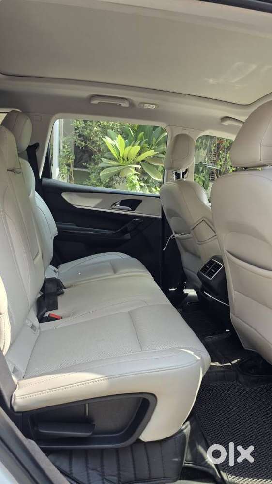 Mahindra Xuv700 2.0 Ax 7 Petrol At Str, 2022, Petrol