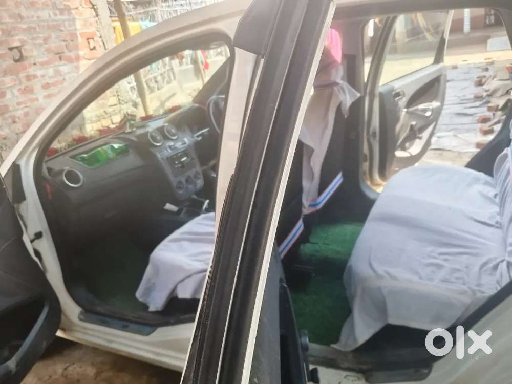 Ford Figo Petrol Lxi 2014 Year