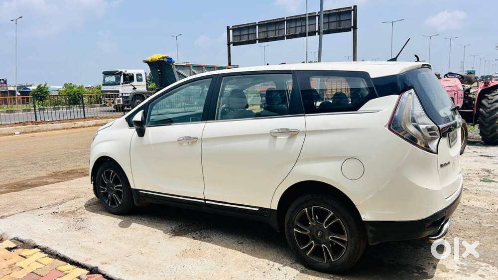 Mahindra Marazzo