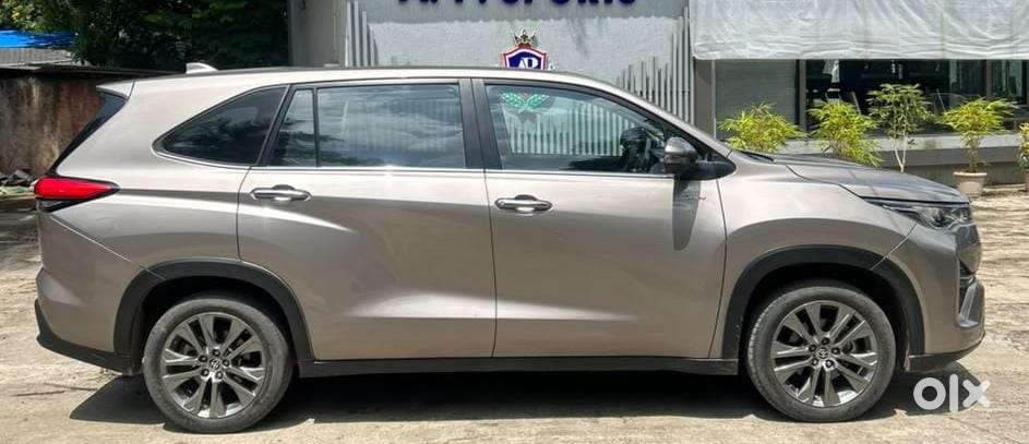Toyota Innova Hycross 2.0 Zx (o) Hybrid 7 Str, 2025, Petrol