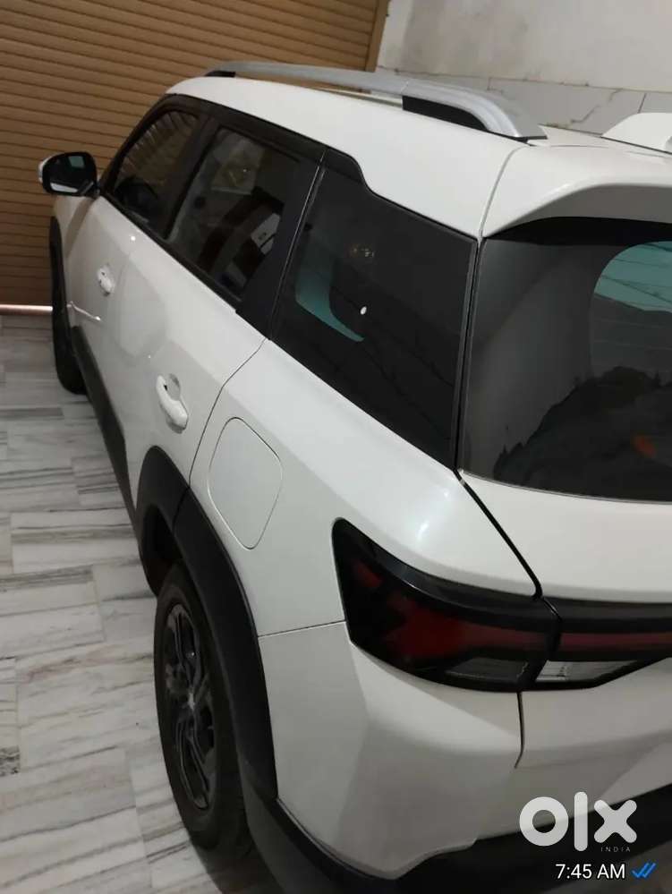 Maruti Suzuki Brezza Smart Hi-brid 2022,petrol,sunroof,push Button Sta