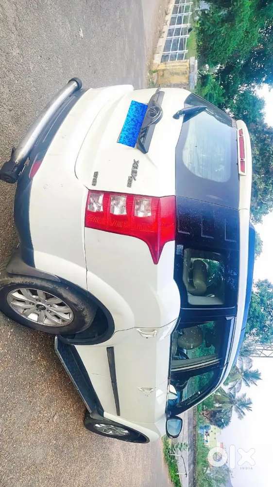Mahindra Xuv500 W10 - 2017