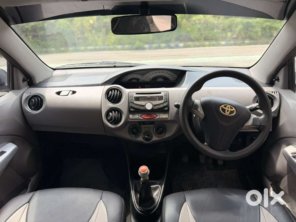Toyota Etios V, 2011, Petrol