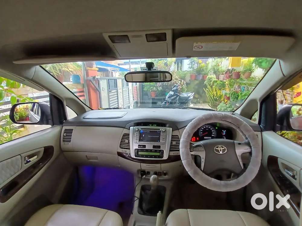 Toyota Innova Diesel Manual 2012 8 Seater. Re.