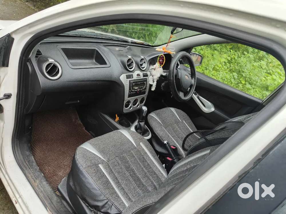 Ford Figo Petrol Zxi 2014 Year Car