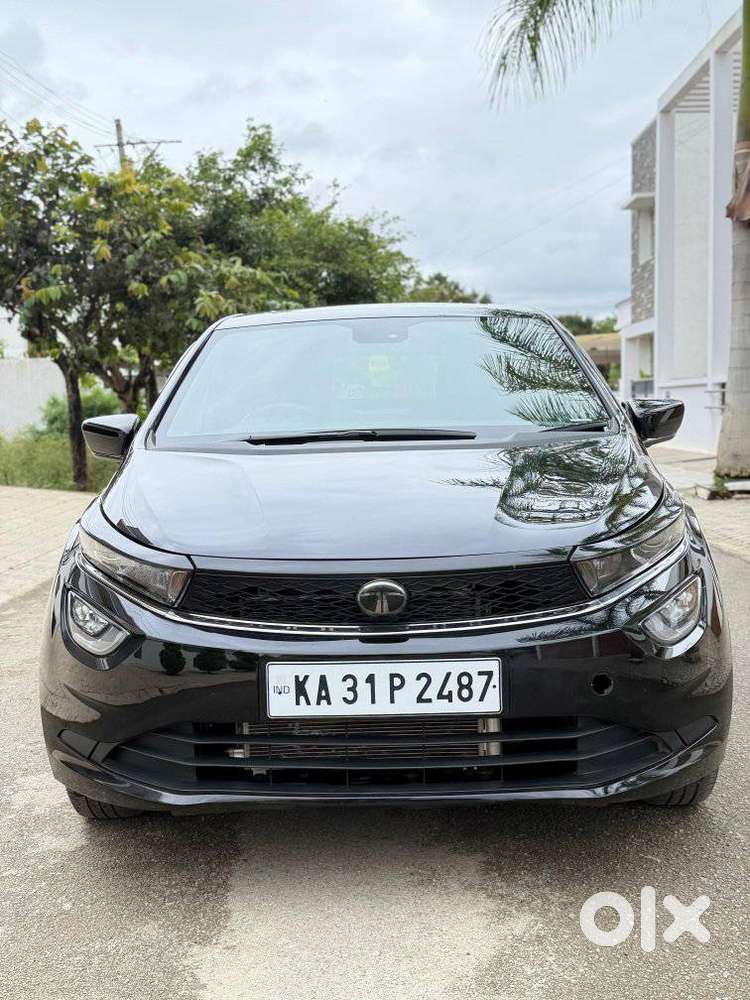 Tata Altroz XZ Plus (S) Dark Edition, 2024, Petrol - Cars - 1817178641