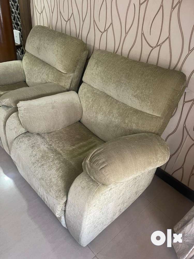 Recliner couches deals for sale olx